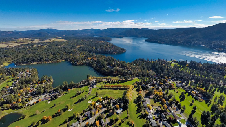 Golf courses, water sports, and mountains in the Hayden area
