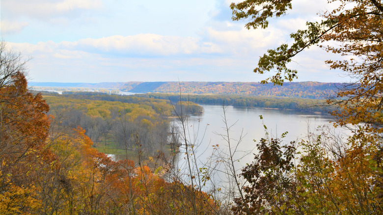 Pikes Peak State Park in Iowa, as seen in autumn