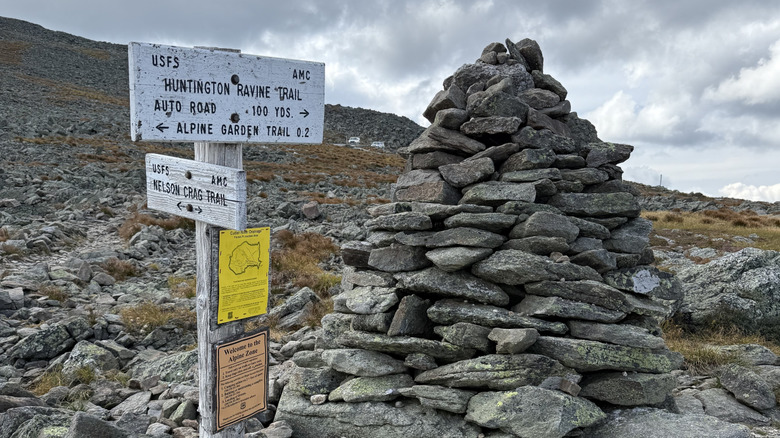 USFS sign and trail marker for Huntington Ravine Trail