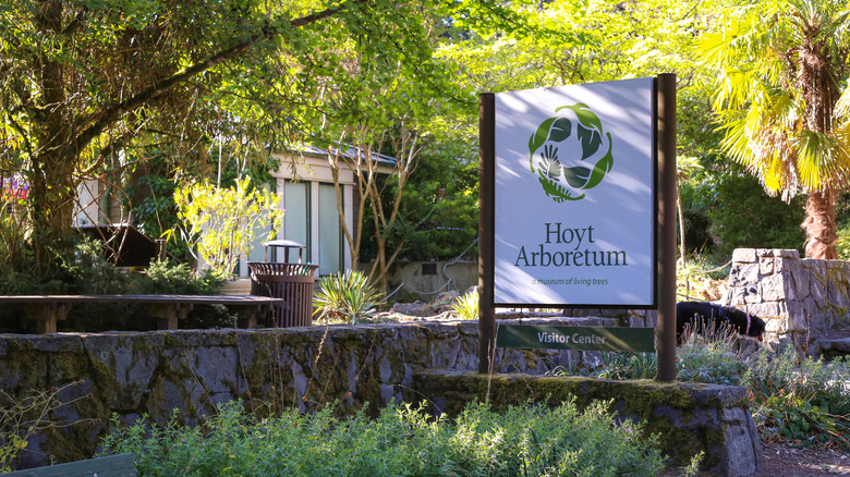 Picture of entrance to Hoyt Arboretum