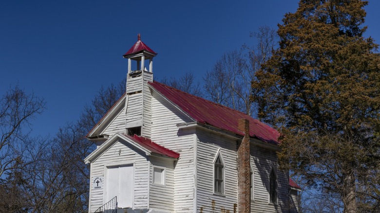 abandoned church and cemetery in fincastle, va