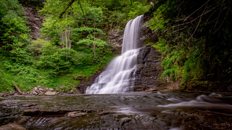 Cascades waterfall rolling into water