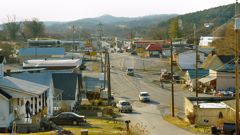 Road flanked by mountains and trees in Woodbury, Tennessee