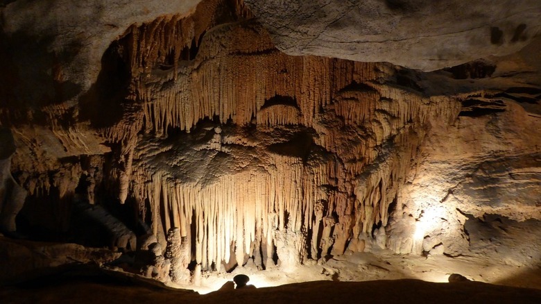 Stalactites inside the Endless Caverns