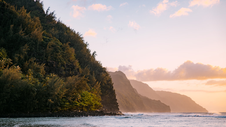 Emerald green cliffs sloping towards the sea in Kauai