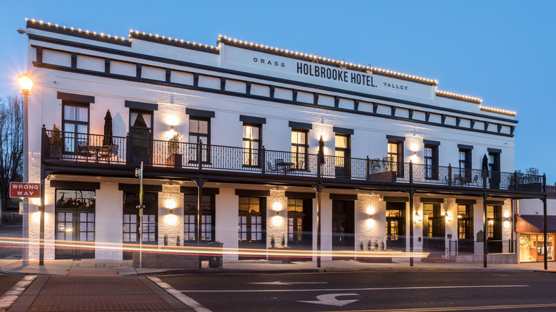 Exterior image of the Holbrooke Hotel in Grass Valley, California, in the evening