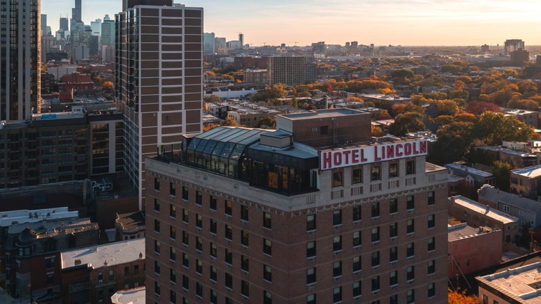 View of the rooftop bar at Hotel Lincoln near Old Town, Chicago