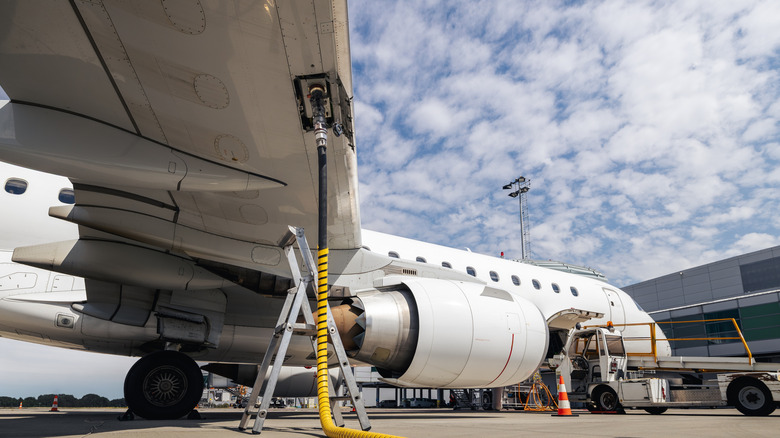 How Long Does It Really Take To Refuel A Plane?