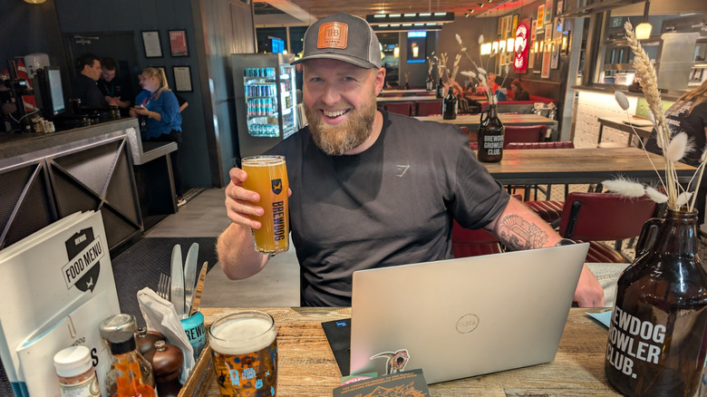 writer in airport bar