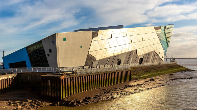 ﻿Modern building with blue glass panels by the waterfront in Hull