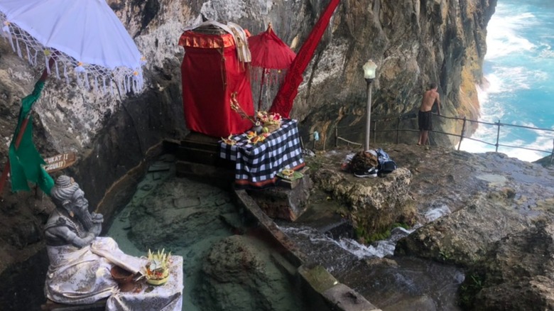 Shrine at Guyangan Temple