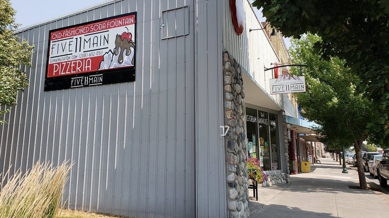 Side of 511 Main Fountain & Pizzeria, sidewalk, trees