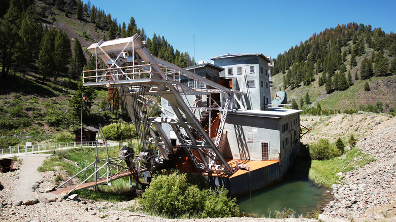 A view of the Yankee Fork dredge in Idago