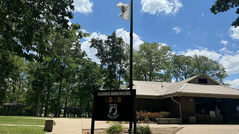 A building in Mascoutah, Illinois