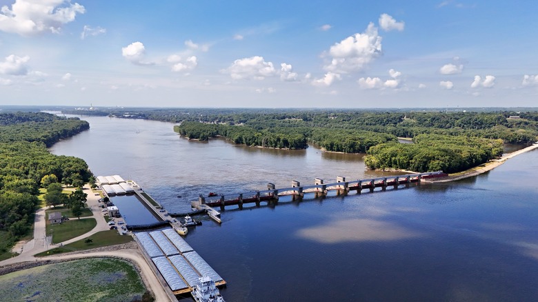 The Lock and Dam 13 north of Fulton, Illinois
