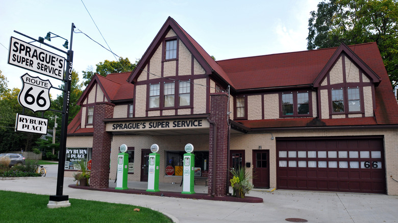 Sprague's Super Service station and Route 66 shield