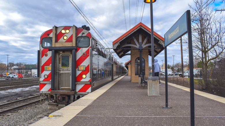 Train stopped at the station in Homewood, IL.