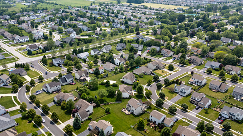 Aerial view of a suburban neighborhood in Illinois