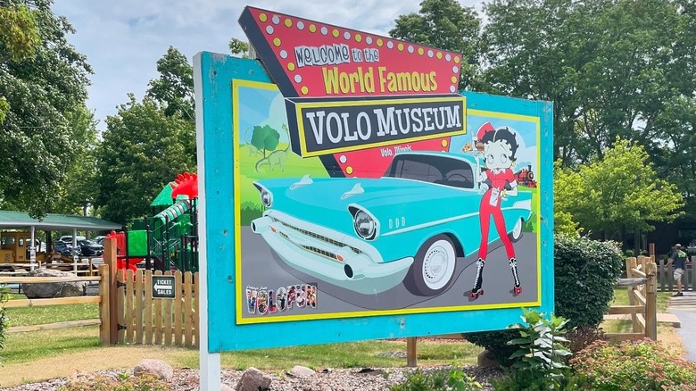 Colorful welcome sign for the Volo Museum in Volo, Illinois