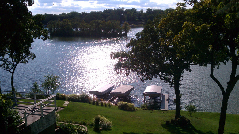 Peaceful waterfront in Wonder Lake, Illinois