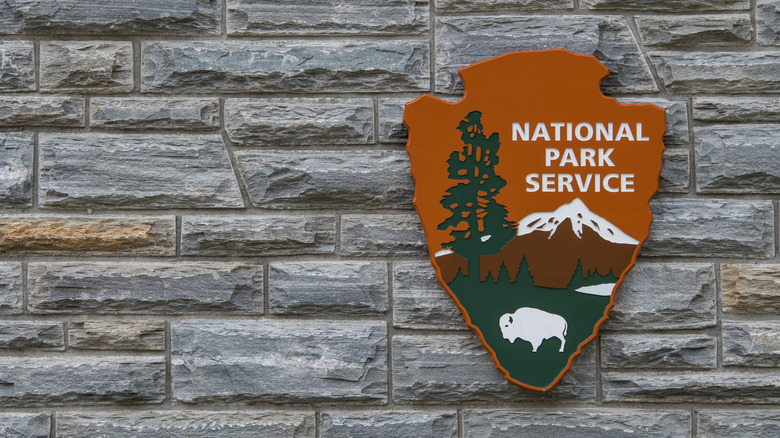 A sign for the National Park Service on a building