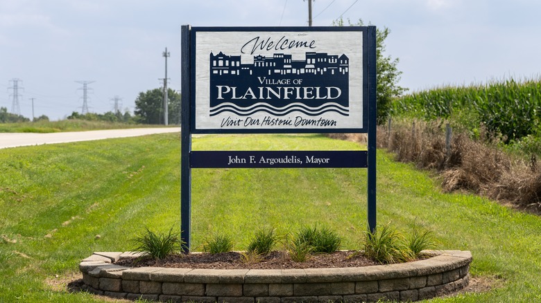 Plainfield, IL sign to historic downtown