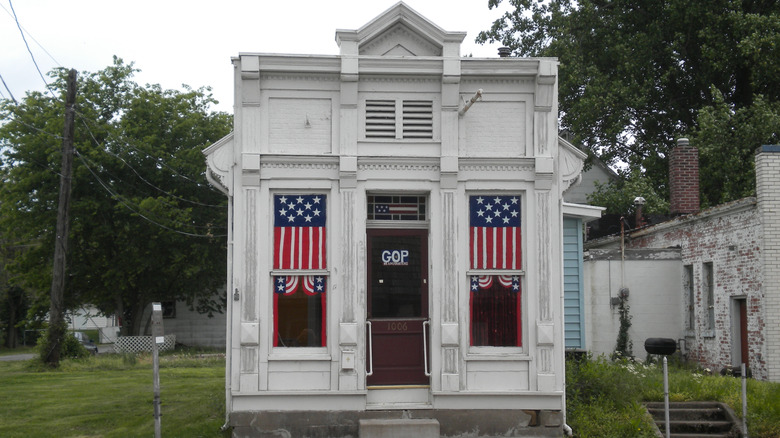 Chester Building at 1006 State Street, Chester, Illinois