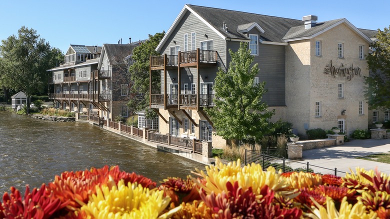 View of the exterior of the Herrington Inn & Spa on the Fox River
