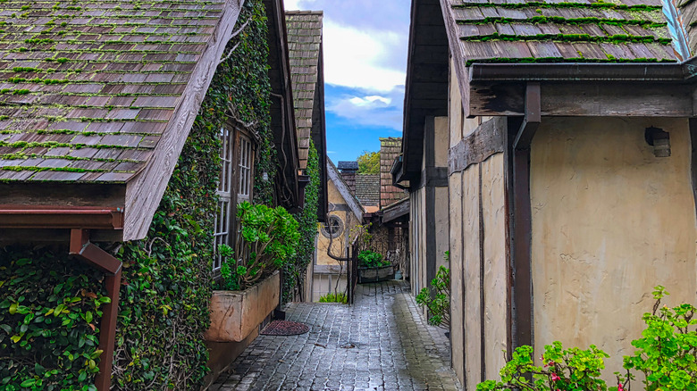 Cobble streets and cottages in Carmel, California