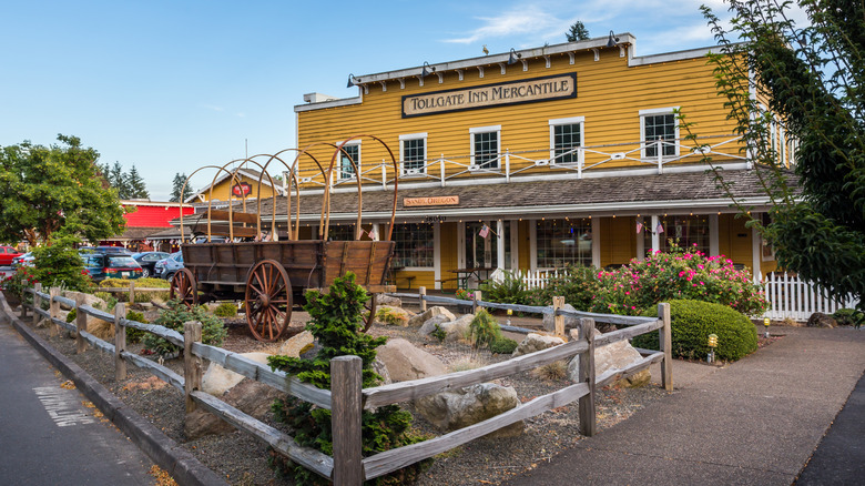 Front of Tollgate Inn Restaurant in mercantile building in Sandy, Oregon