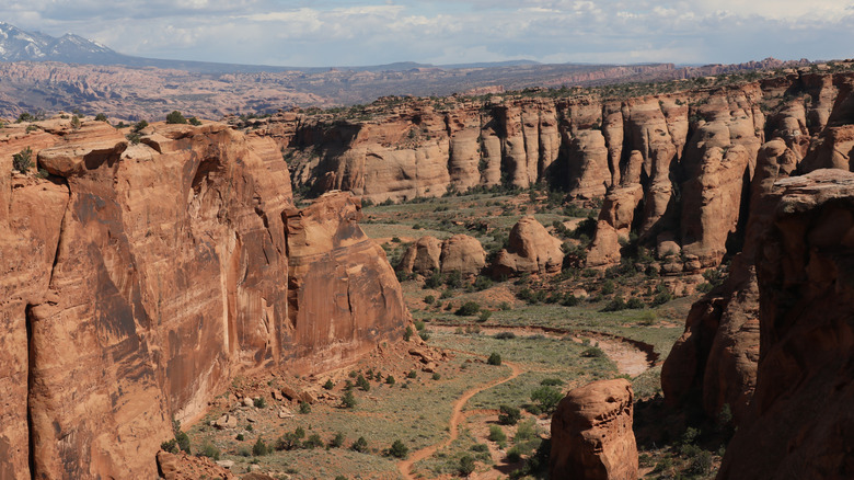 The stunning views from Gemini Bridges in Utah