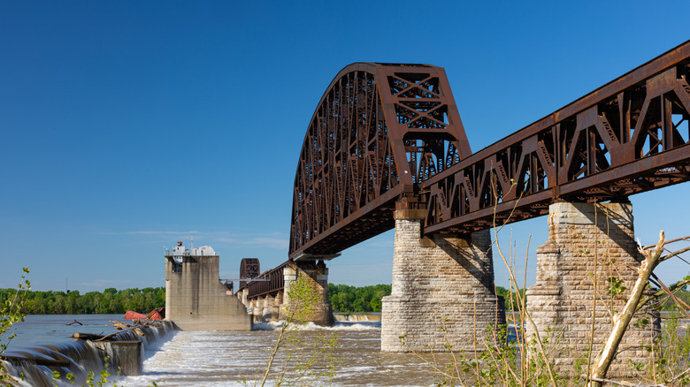 The historic 14th street bridge, connecting Louisville, Kentucky and Clarksville, Indiana