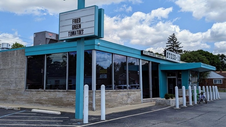 Exterior of Steer-In restaurant with "fried green tomatoes" on the signage board.