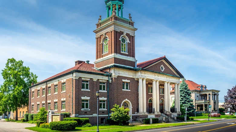 The First Presbyterian Church in Mishawaka, Indiana on a sunny day