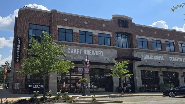 Four Day Ray Brewing features elevated bar fare in Fishers, Indiana