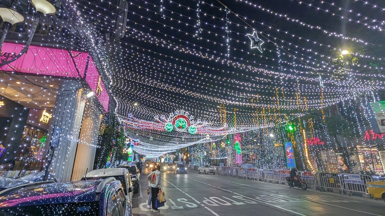 Kolkata's Park Street decorated for Christmas