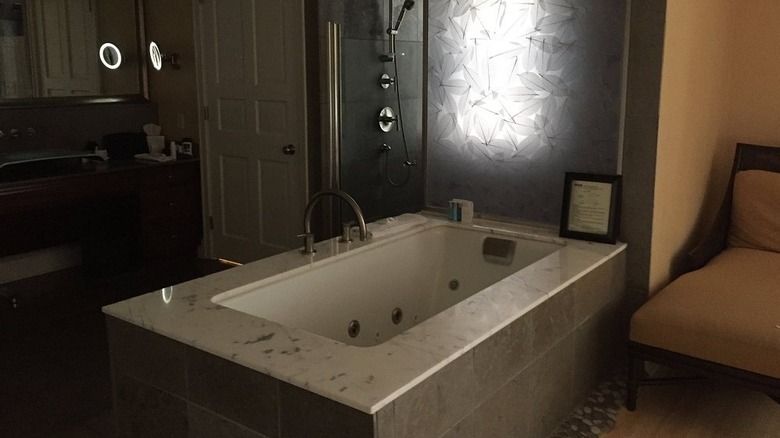 The immersion bath at The American Club