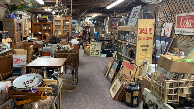 Inside of Granary Mall in Walnut, Iowa