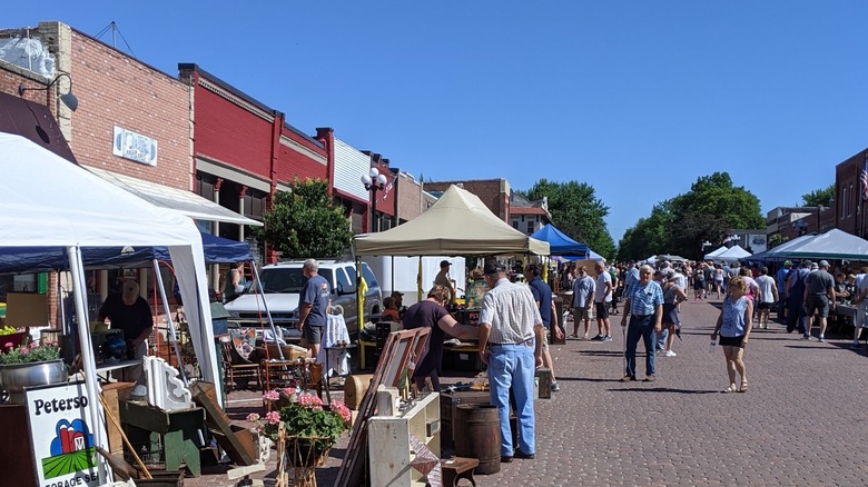 Vendors selling antiques in Walnut, Iowa