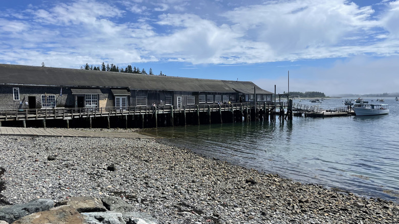 The Islesford Dock Restaurant from land with a boat approaching