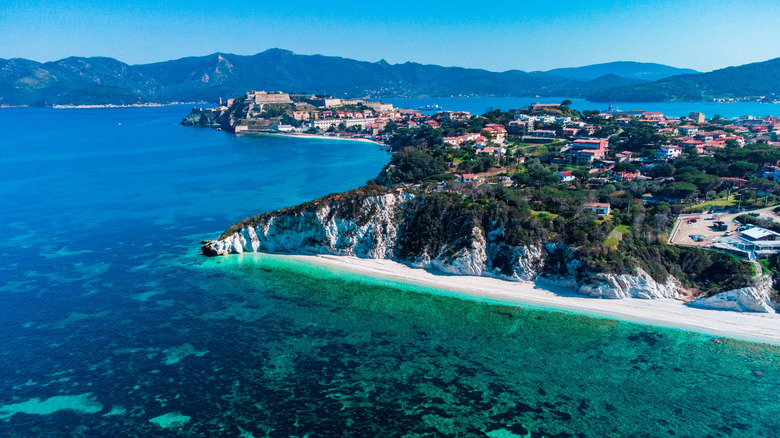 Spiaggia di Capo Bianco with Portoferraio behind