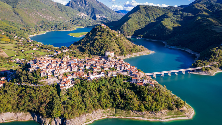 Castel di Torra on Lago del Turano with surrounding mountains