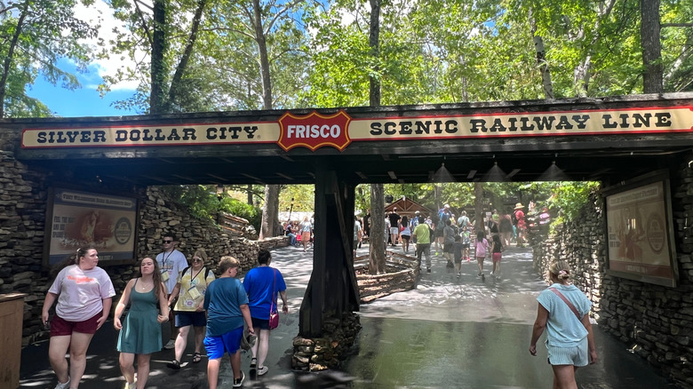 Crowds at Silver Dollar City near Indian Point, Missouri