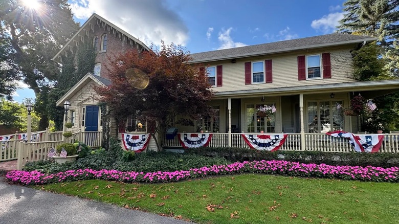 Exterior of The Duke of Clarence hotel in Clarence, New York