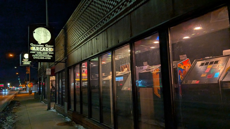 Exterior view of Galloping Ghost Arcade outside Chicago, Illinois