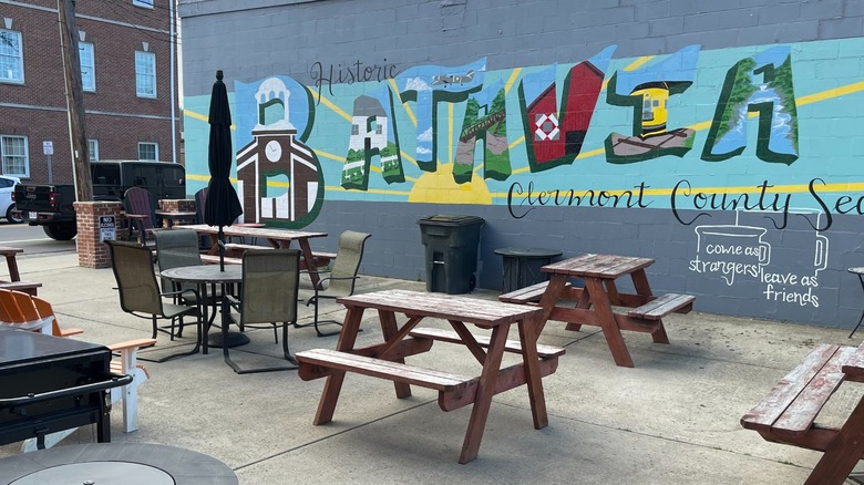 Patio seating at the Bean & Brew restaurant in Batavia, Ohio, with a Batavia mural in sight.