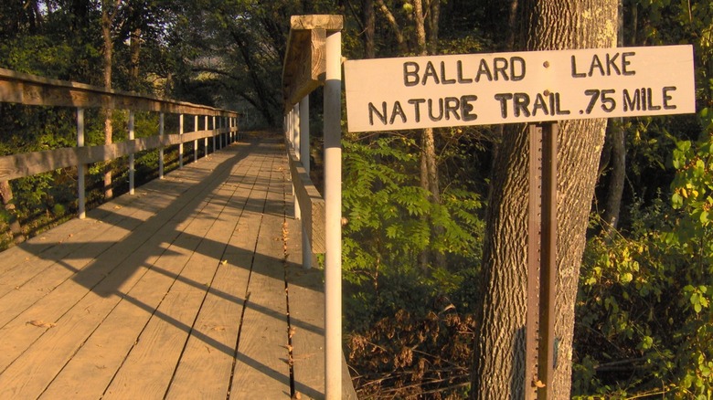 A sign marking the Ballard Lake Nature Trail access at Indian Mountain State Park in Jellico, Tennessee