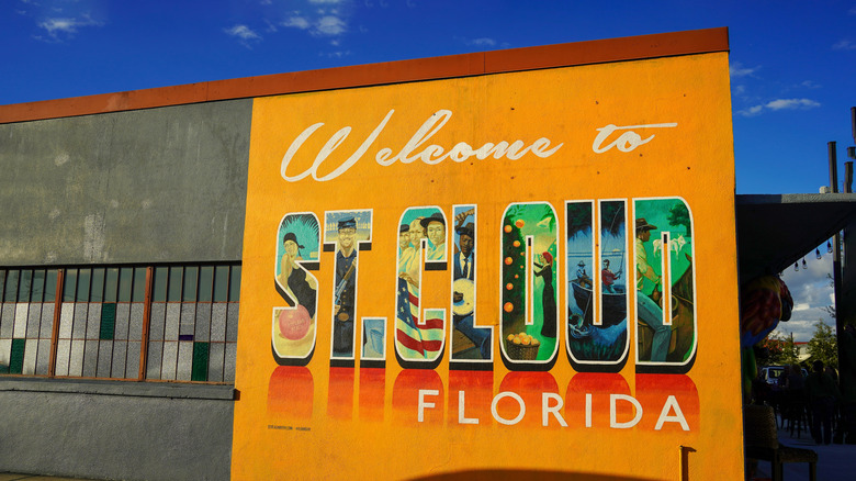 Mural of St. Cloud, Florida with bright blue sky backdrop