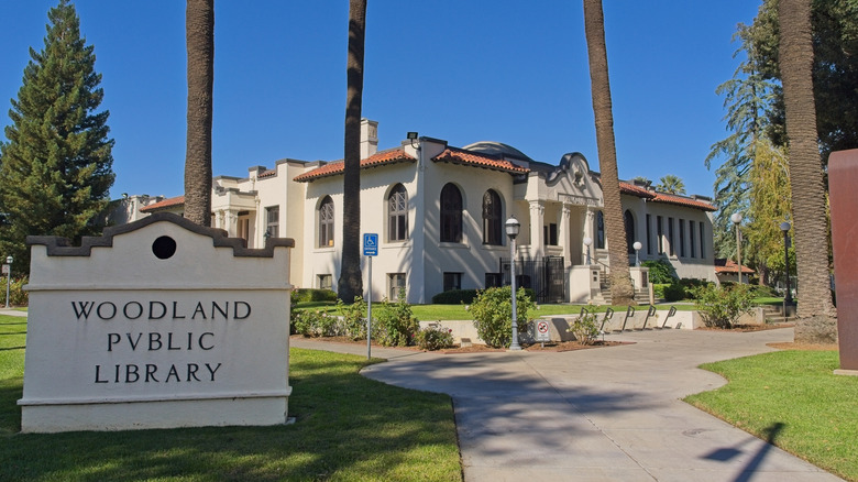 Woodland Public Library and grounds near Sacramento in California
