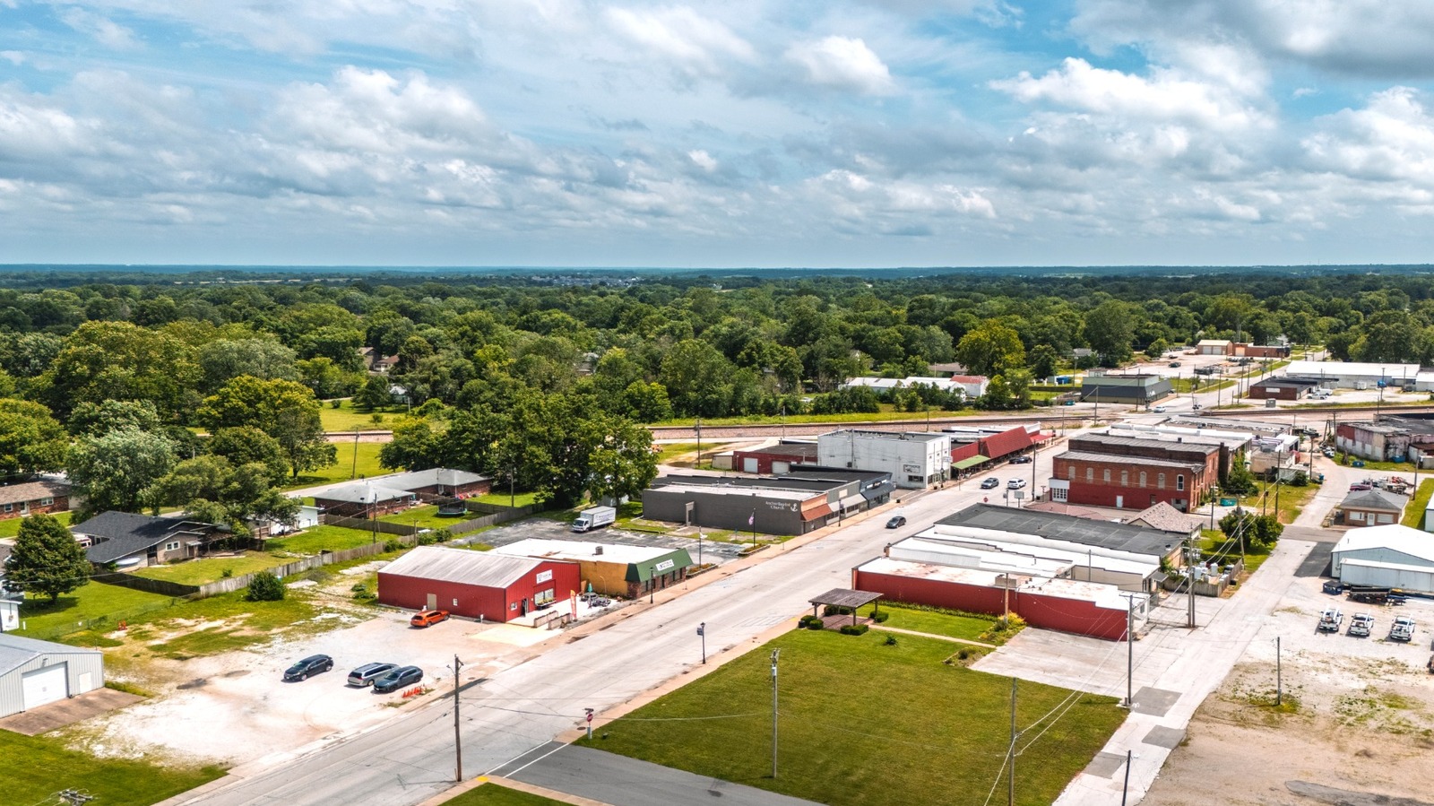 Just Outside Springfield Is Missouri's Growing City With Scenic Parks, Local Eats, And An Outdoor Aquatic Park